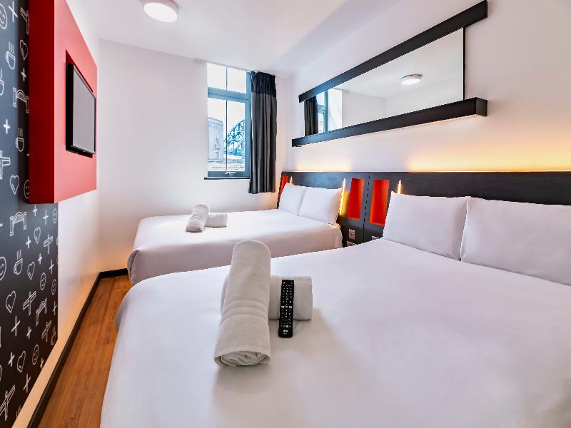 easyHotel Newcastle image