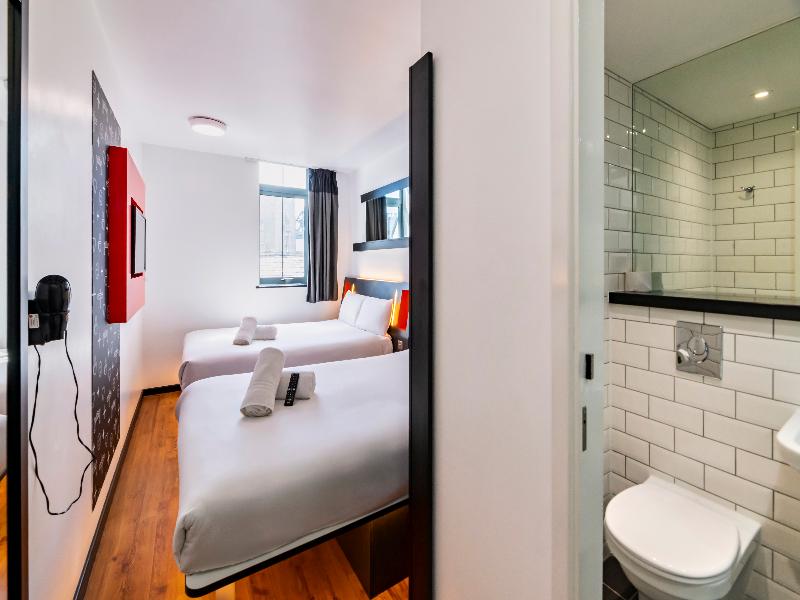 easyHotel Newcastle image