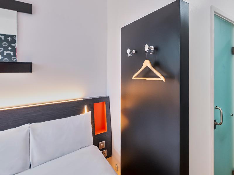 easyHotel Newcastle image