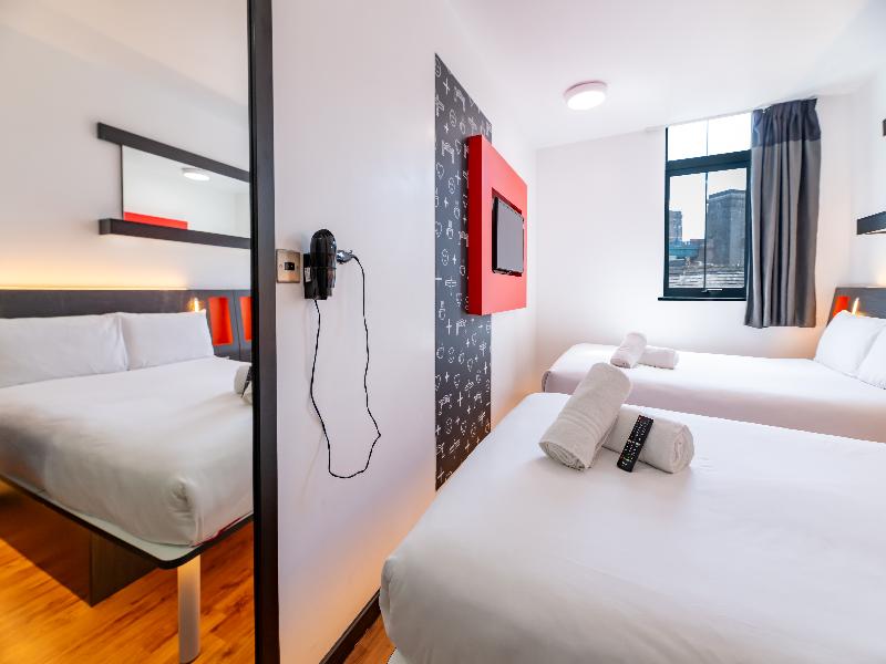 easyHotel Newcastle image