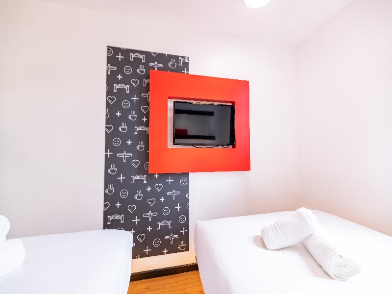 easyHotel Newcastle image