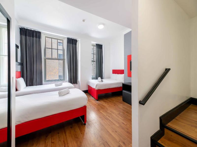 easyHotel Newcastle image