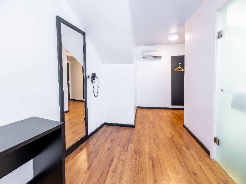 easyHotel Newcastle image