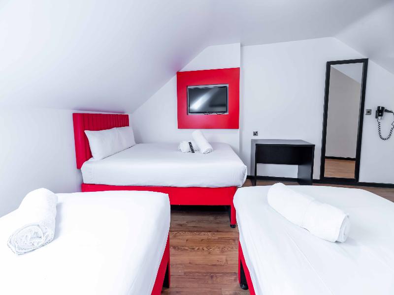 easyHotel Newcastle image