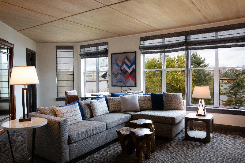 Kimpton RiverPlace Hotel image