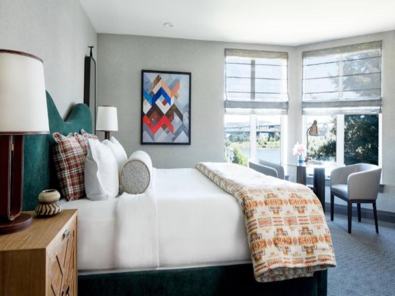 Kimpton RiverPlace Hotel image