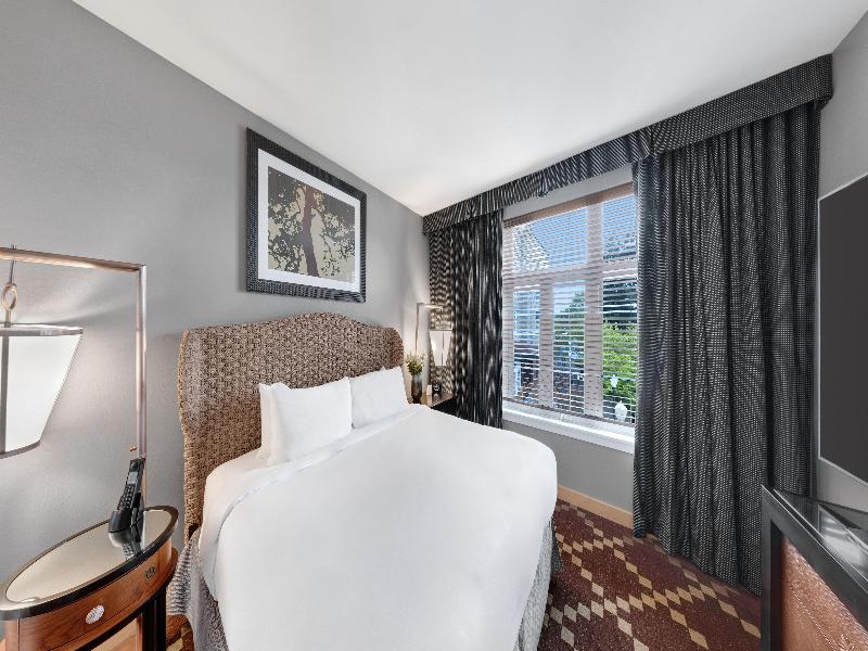 Kimpton RiverPlace Hotel image