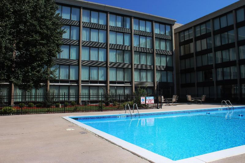 Four Points by Sheraton Kansas City Airport image