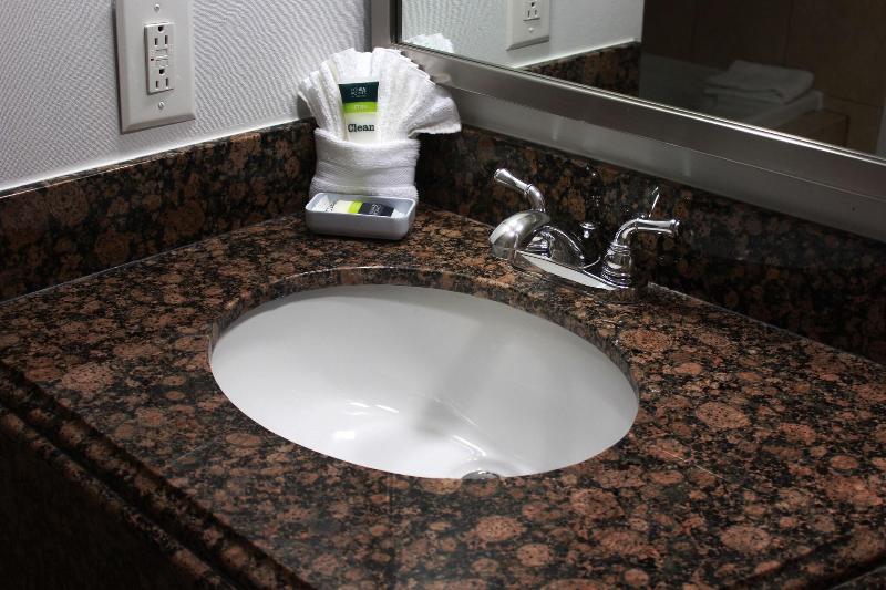 Four Points by Sheraton Kansas City Airport image