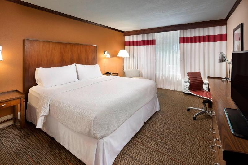 Four Points by Sheraton Kansas City Airport image