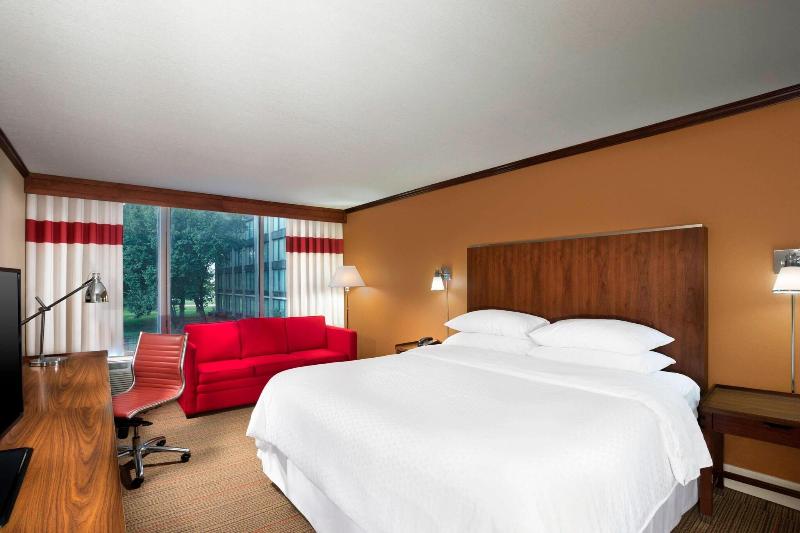Four Points by Sheraton Kansas City Airport image