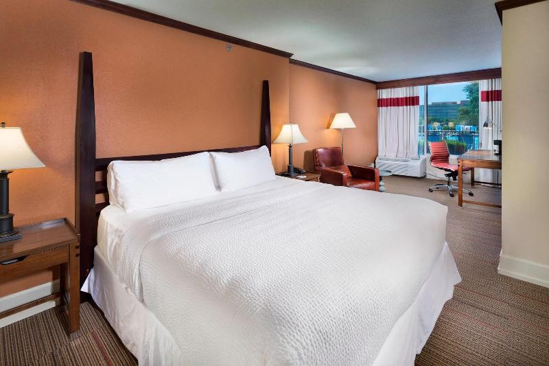 Four Points by Sheraton Kansas City Airport image