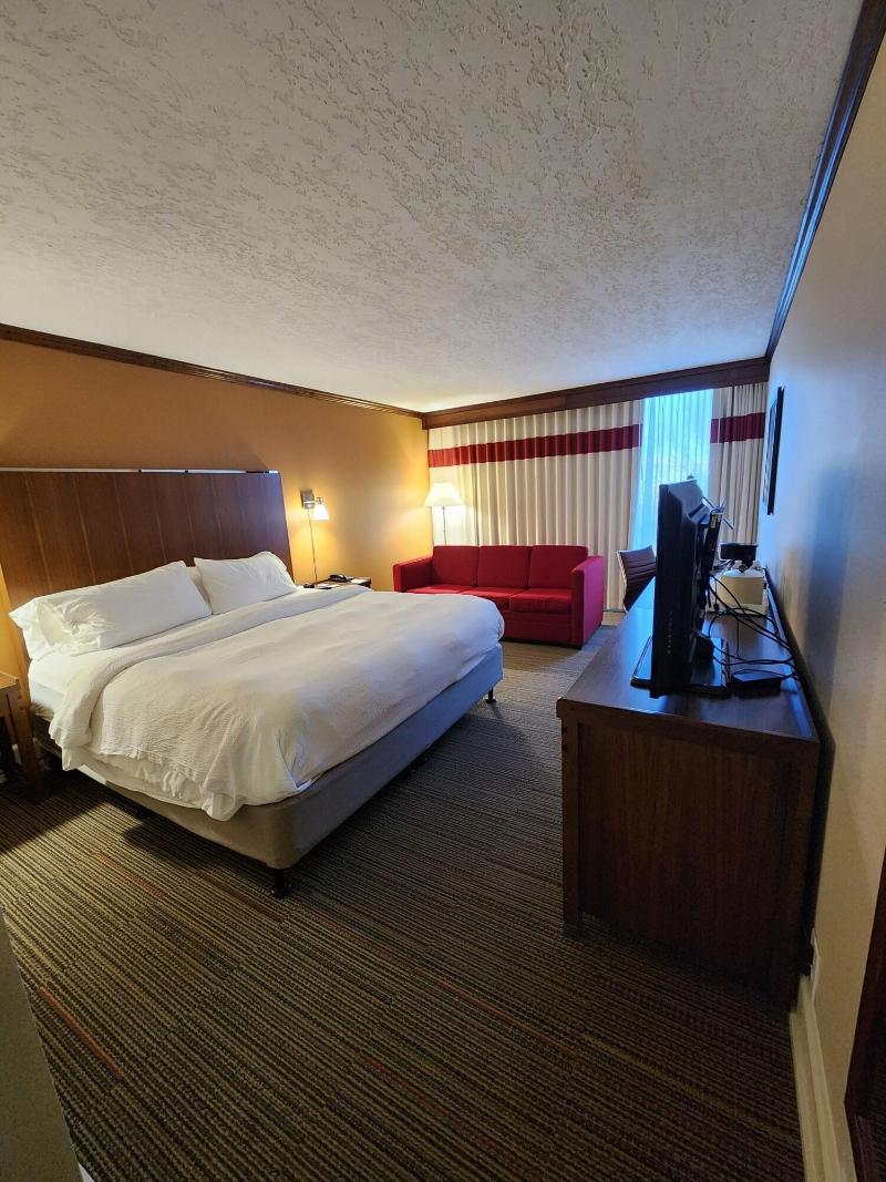 Four Points by Sheraton Kansas City Airport image