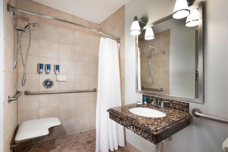Four Points by Sheraton Kansas City Airport image