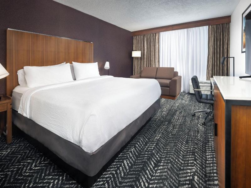 Four Points by Sheraton Kansas City Airport image