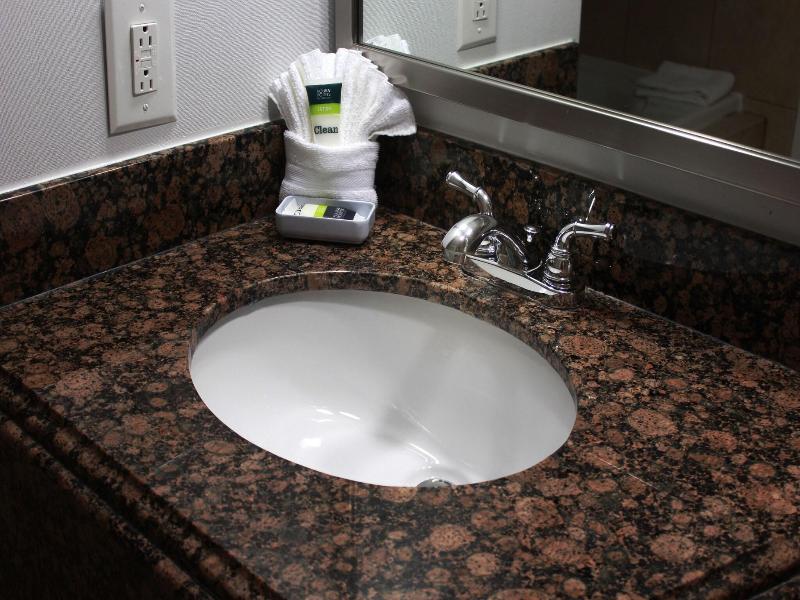 Four Points by Sheraton Kansas City Airport image