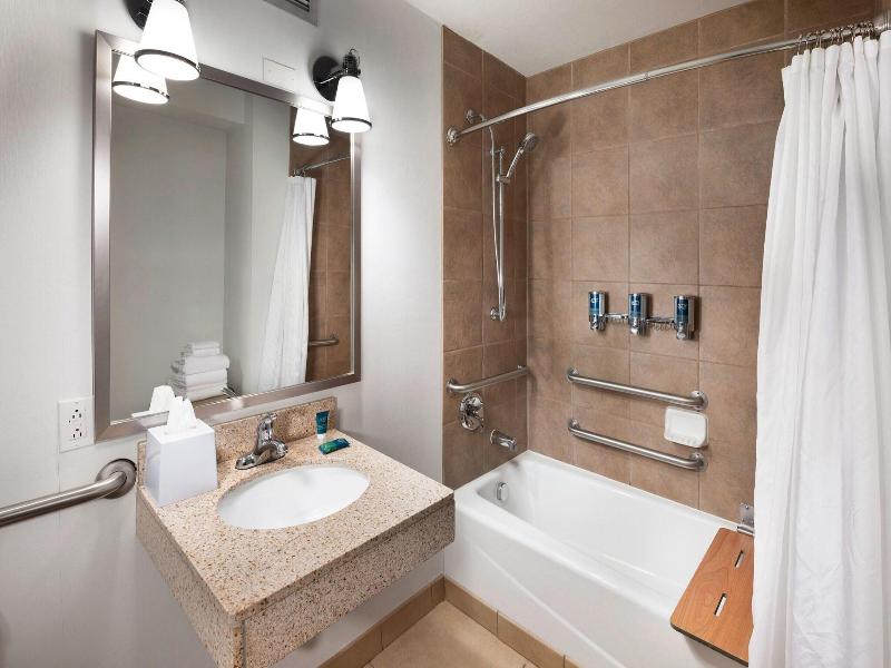 Four Points by Sheraton Kansas City Airport image
