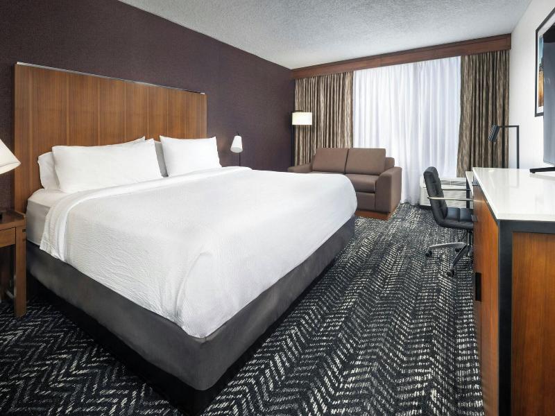 Four Points by Sheraton Kansas City Airport image