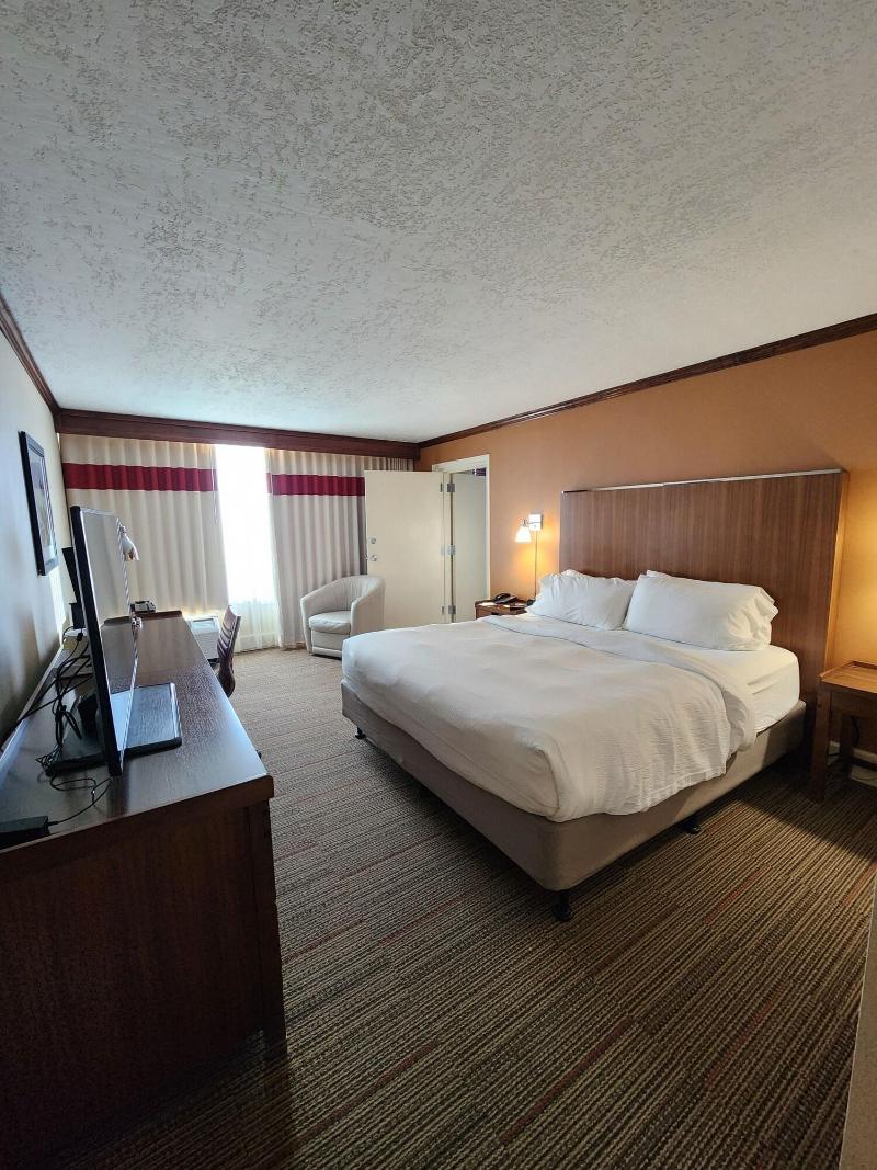 Four Points by Sheraton Kansas City Airport image