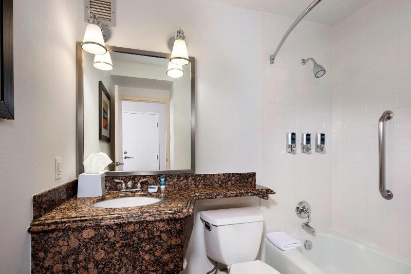 Four Points by Sheraton Kansas City Airport image