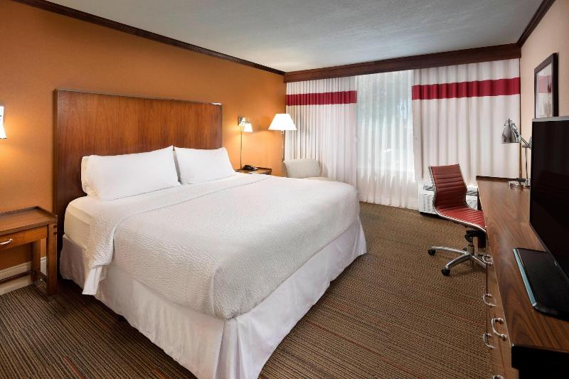 Four Points by Sheraton Kansas City Airport image