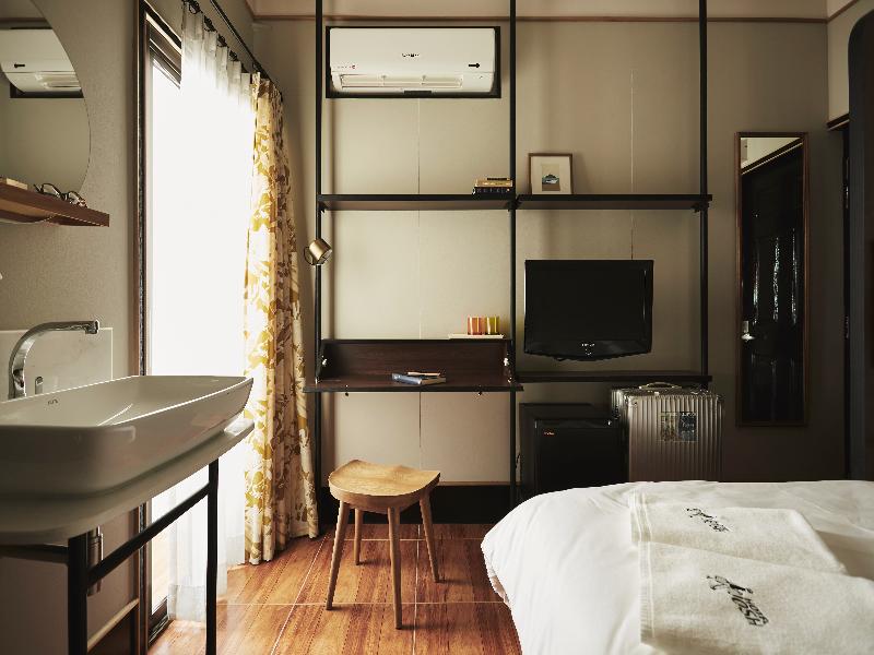 Josh Hotel image
