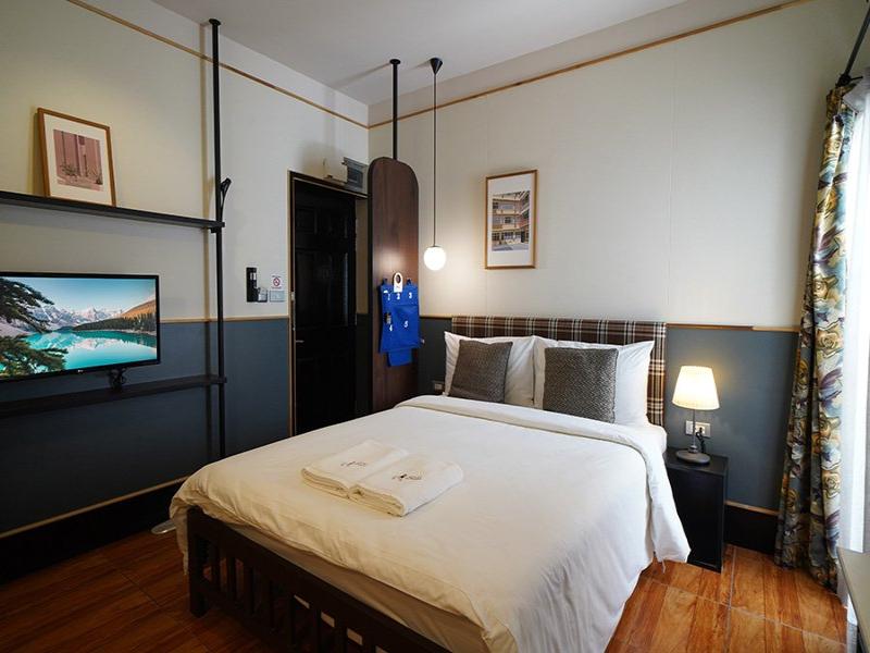 Josh Hotel image