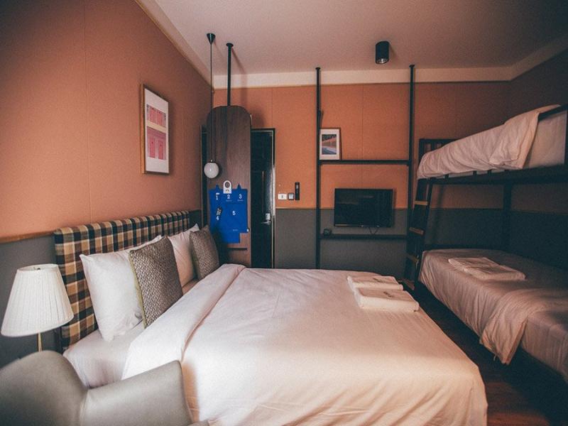 Josh Hotel image