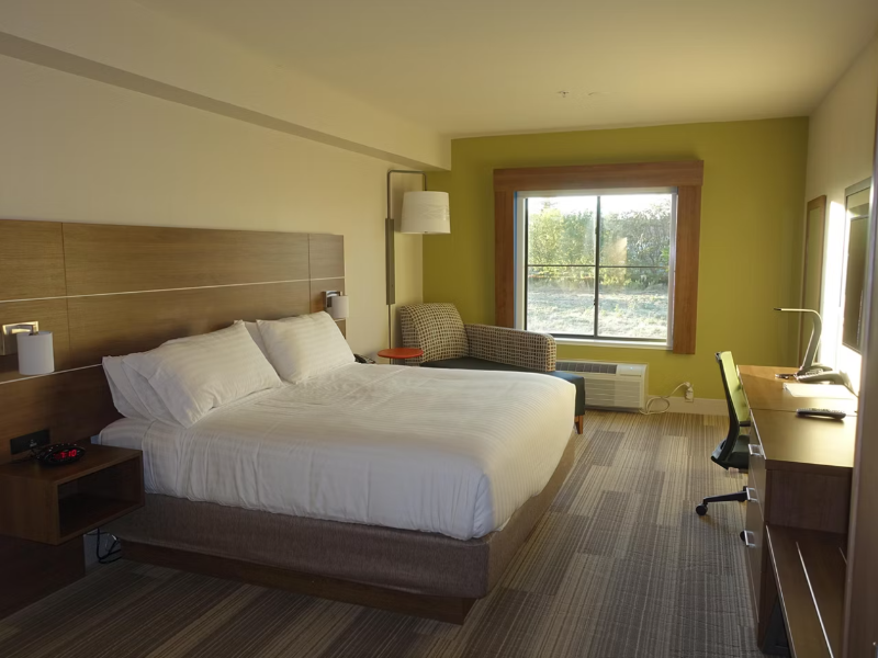 Holiday Inn Express & Suites Brentwood image