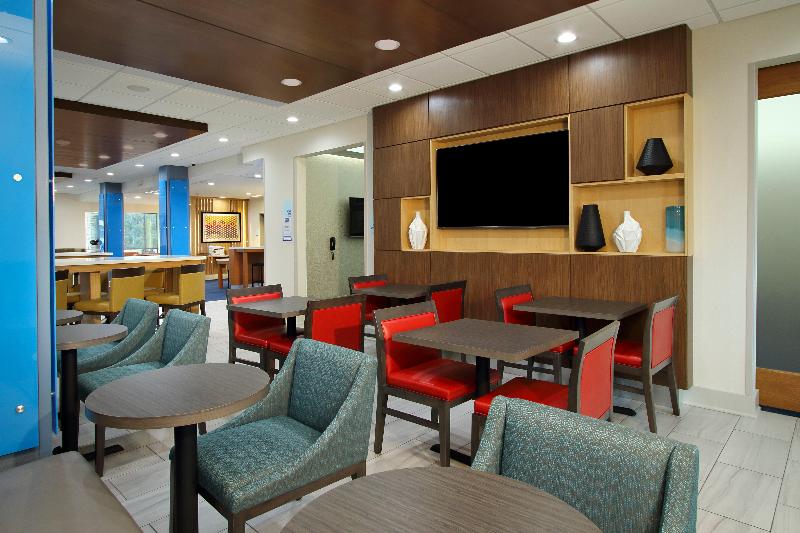 Holiday Inn Express & Suites Lake Charles South