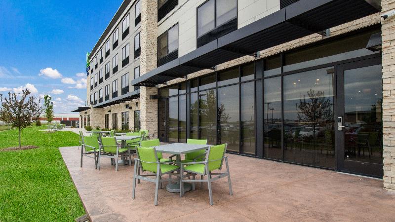 Holiday Inn Express & Suites Racine By IHG image