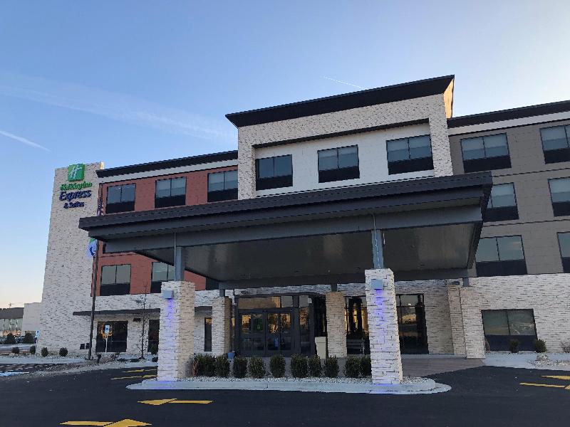 Holiday Inn Express & Suites Racine By IHG image