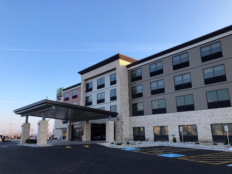 Holiday Inn Express & Suites Racine By IHG image