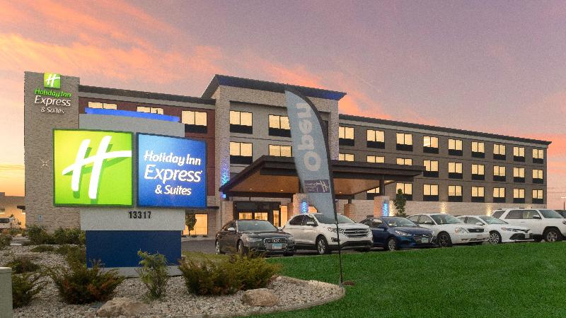 Holiday Inn Express & Suites Racine By IHG image