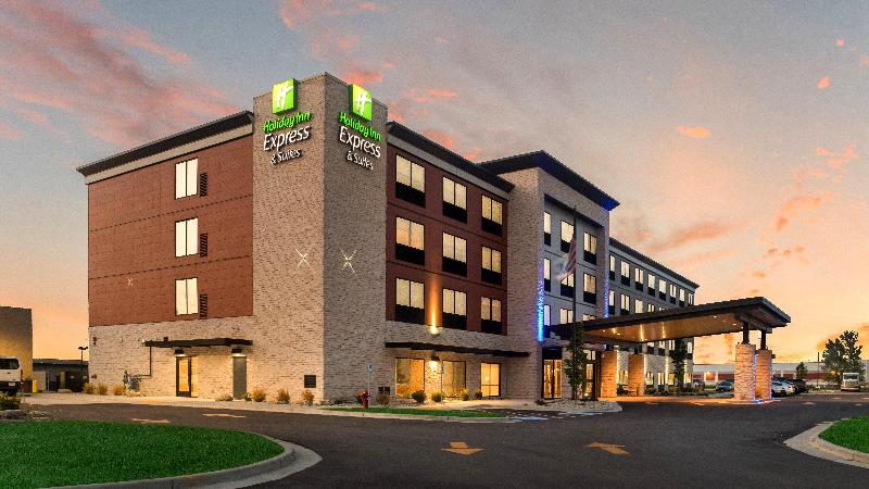 Holiday Inn Express & Suites Racine By IHG image