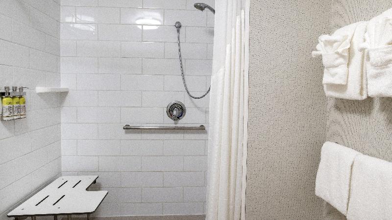 Holiday Inn Express & Suites Racine By IHG image