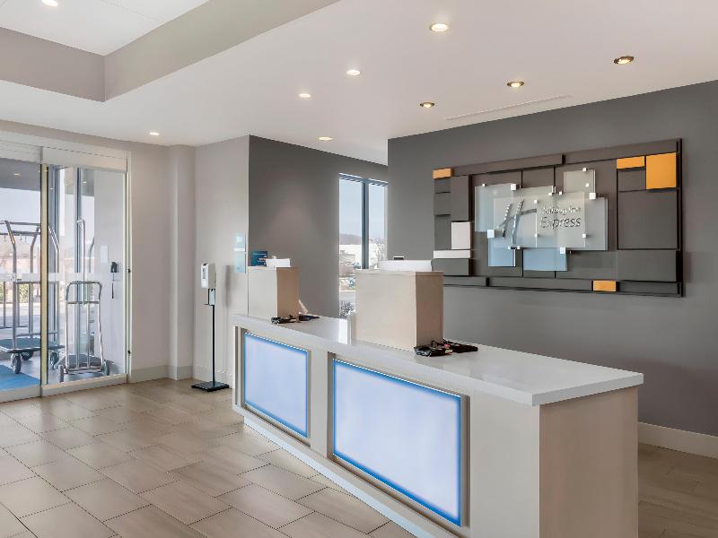 Holiday Inn Express Spring Hill By IHG image