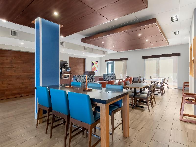 Holiday Inn Express Spring Hill By IHG image