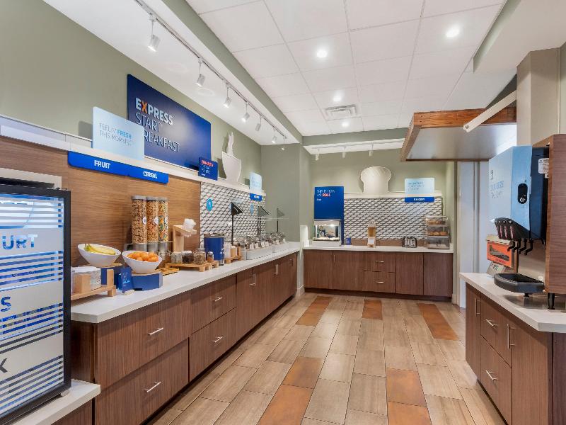 Holiday Inn Express Spring Hill By IHG image