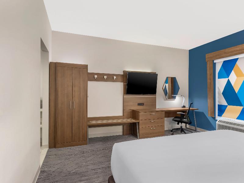 Holiday Inn Express Spring Hill By IHG image