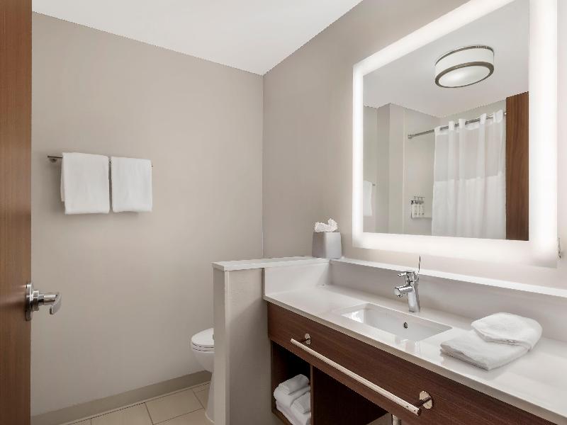 Holiday Inn Express Spring Hill By IHG image