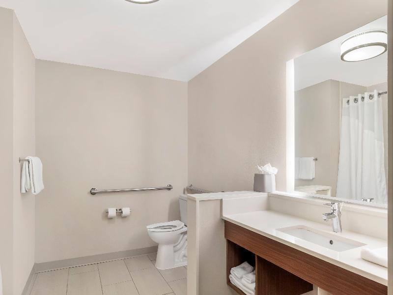 Holiday Inn Express Spring Hill By IHG image