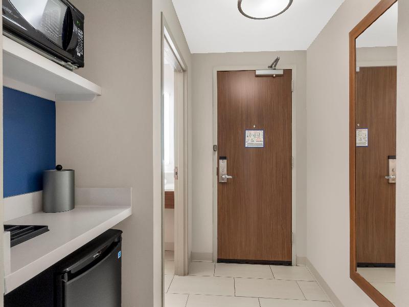 Holiday Inn Express Spring Hill By IHG image
