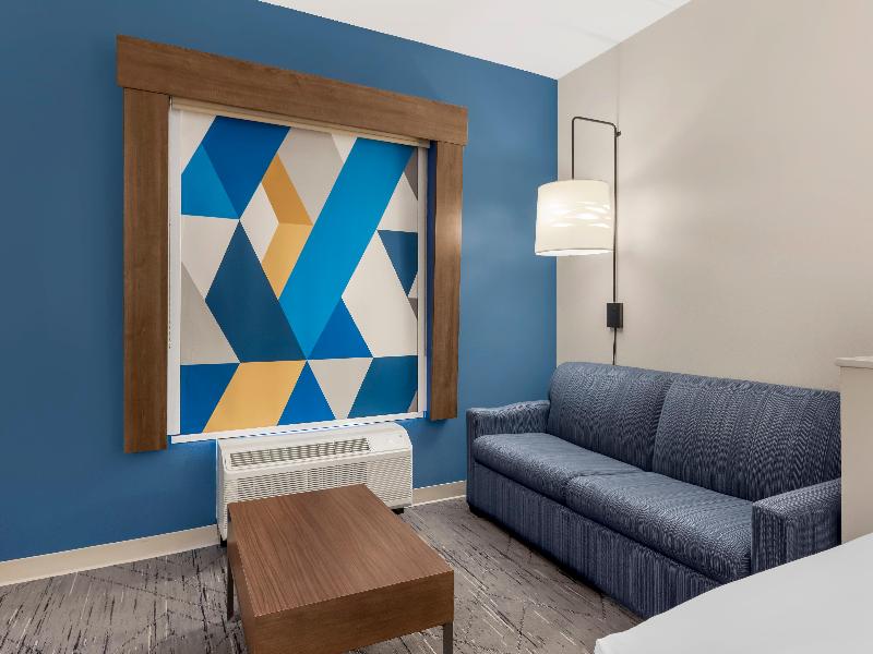Holiday Inn Express Spring Hill By IHG image