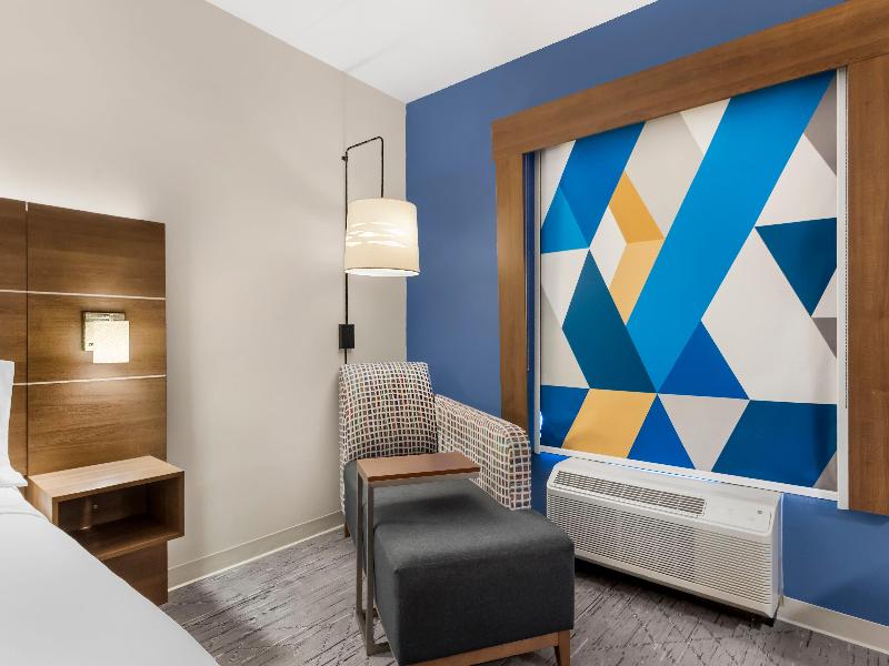 Holiday Inn Express Spring Hill By IHG image