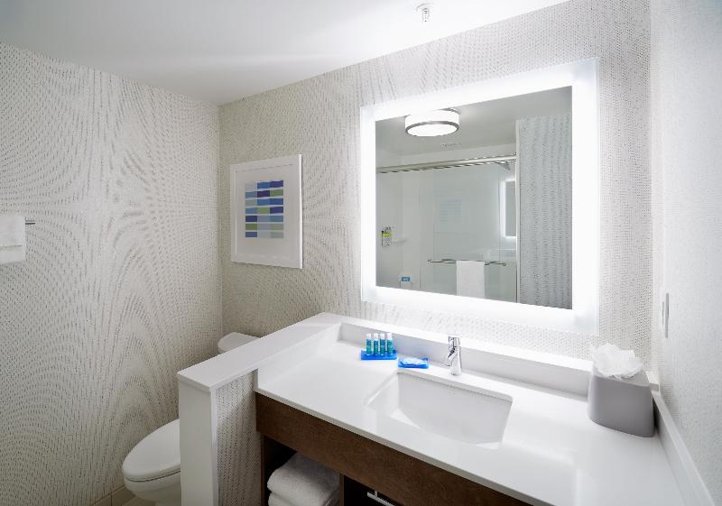 Holiday Inn Express Cincinnati North Liberty Way image