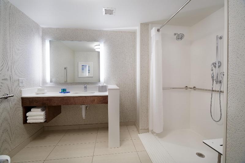 Holiday Inn Express Cincinnati North Liberty Way image