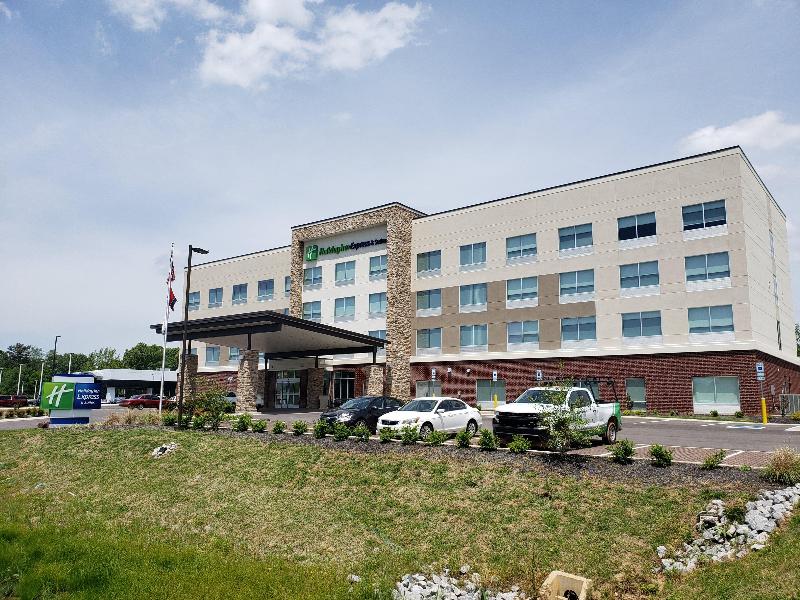 Holiday Inn Express Nashville North Springfield image