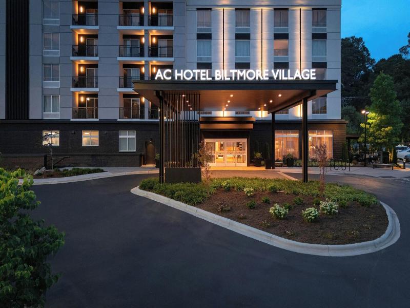 Holiday Inn & Suites-Asheville-Biltmore Vlg Area image