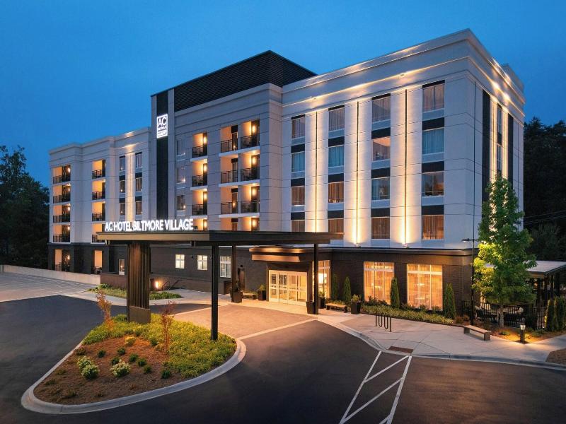 Holiday Inn & Suites-Asheville-Biltmore Vlg Area image